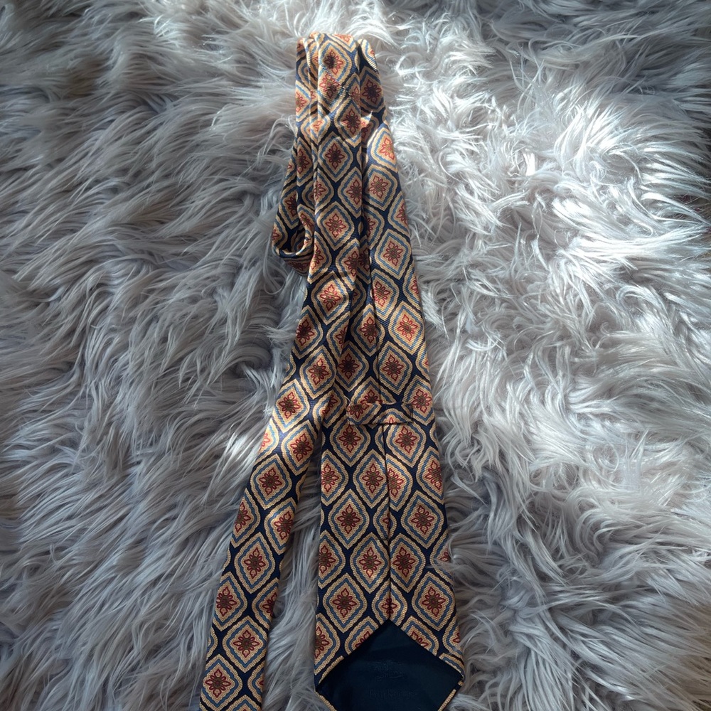 Burberry vintage Elegant Patterned Tie 100% silk